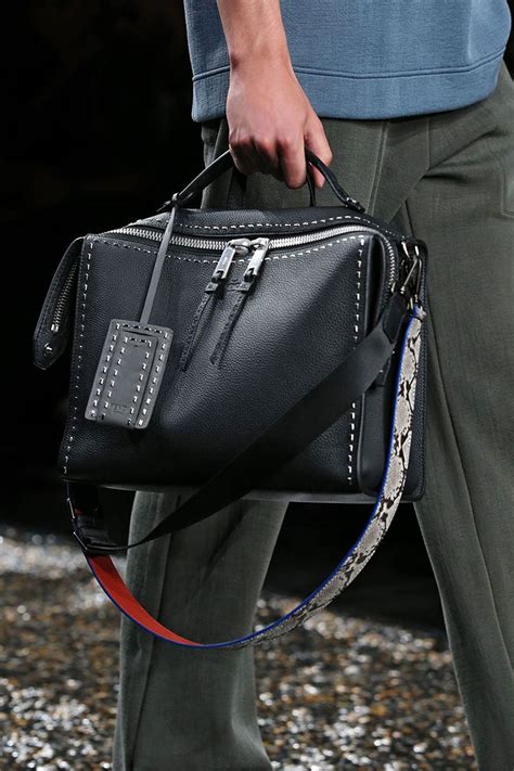 sac peekaboo fendi homme|Fendi France.